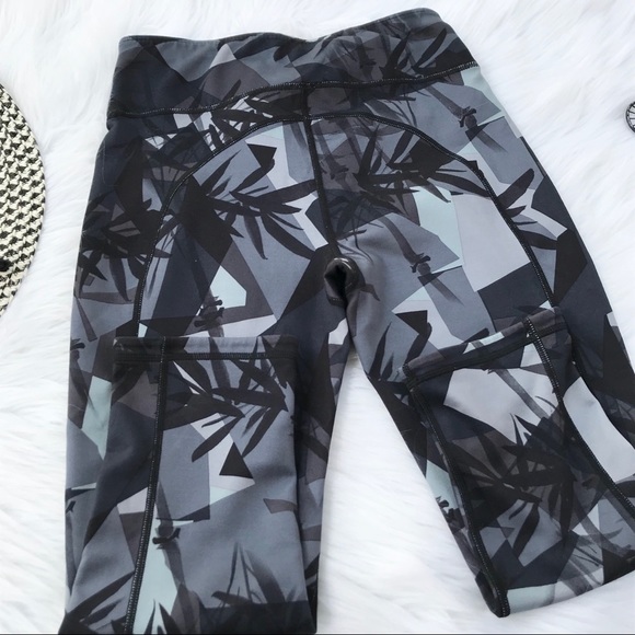 Sweaty Betty Geometric Tropical Cropped Legging - Picture 4 of 4